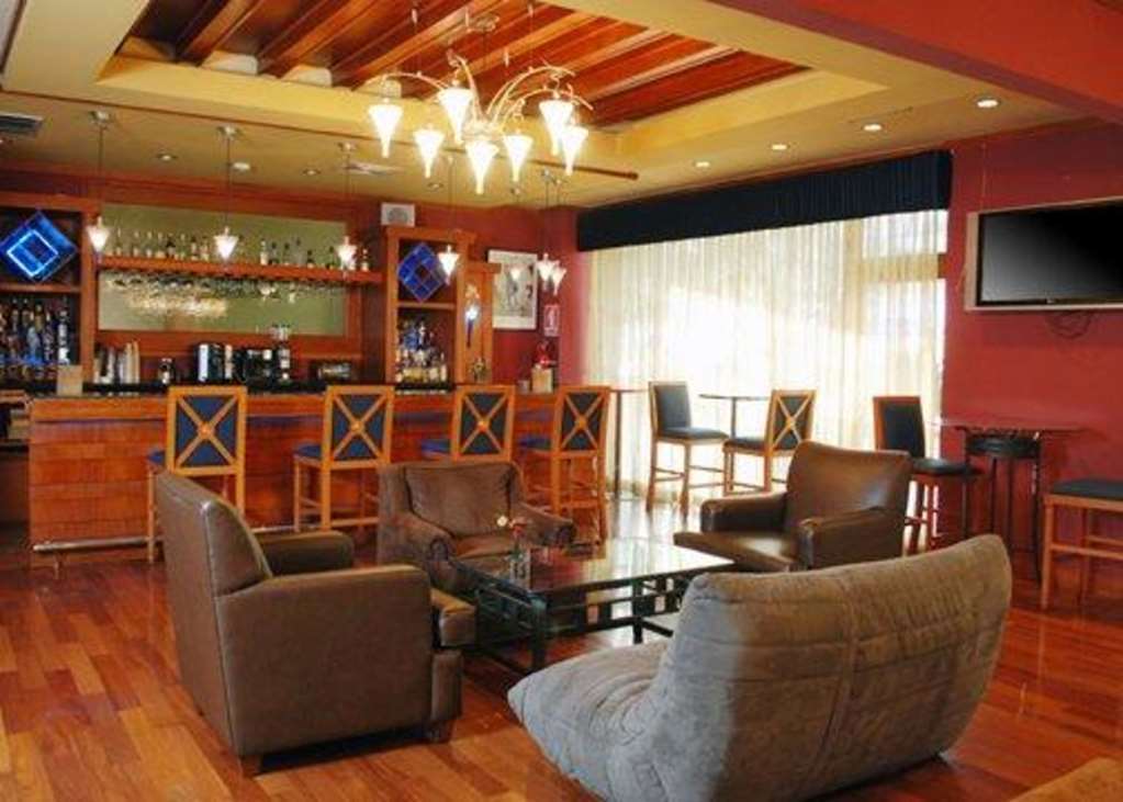 Suites Las Palmas, Hotel & Apartments. San Salvador Restaurang bild